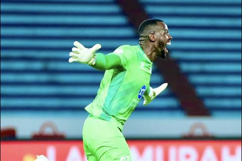 Đồng đội cũ Suarez nhận lời khen sau trận thắng của Nam Định